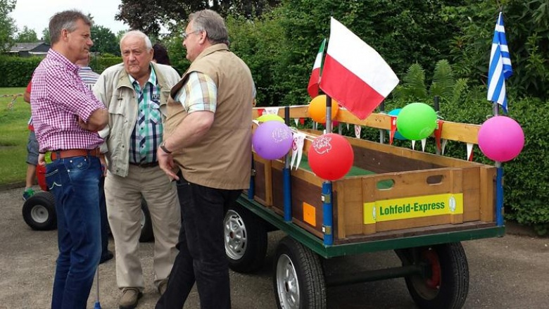 Bürgermeister Christoph Tesche weihte den renovierten Spielplatz im Kleingartenverein Lohfeld ein